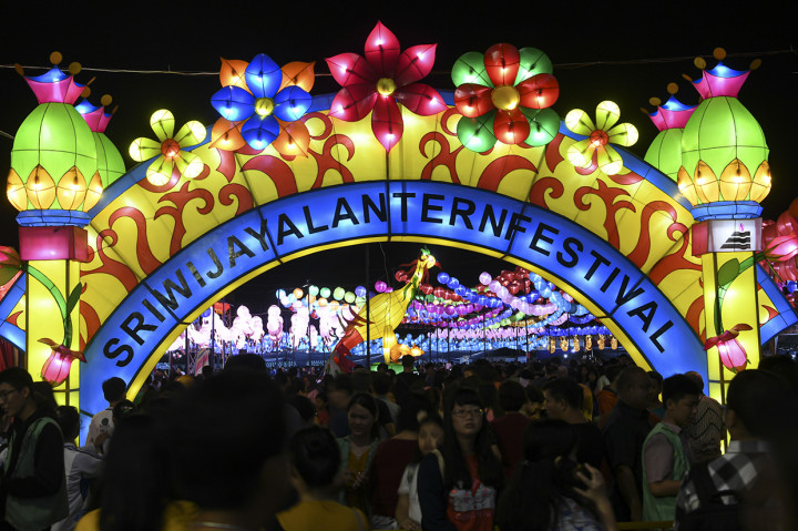 Pemerintah Kota Palembang menghadirkan ribuan lampion untuk memeriahkan event Sriwijaya Lantern Festival.