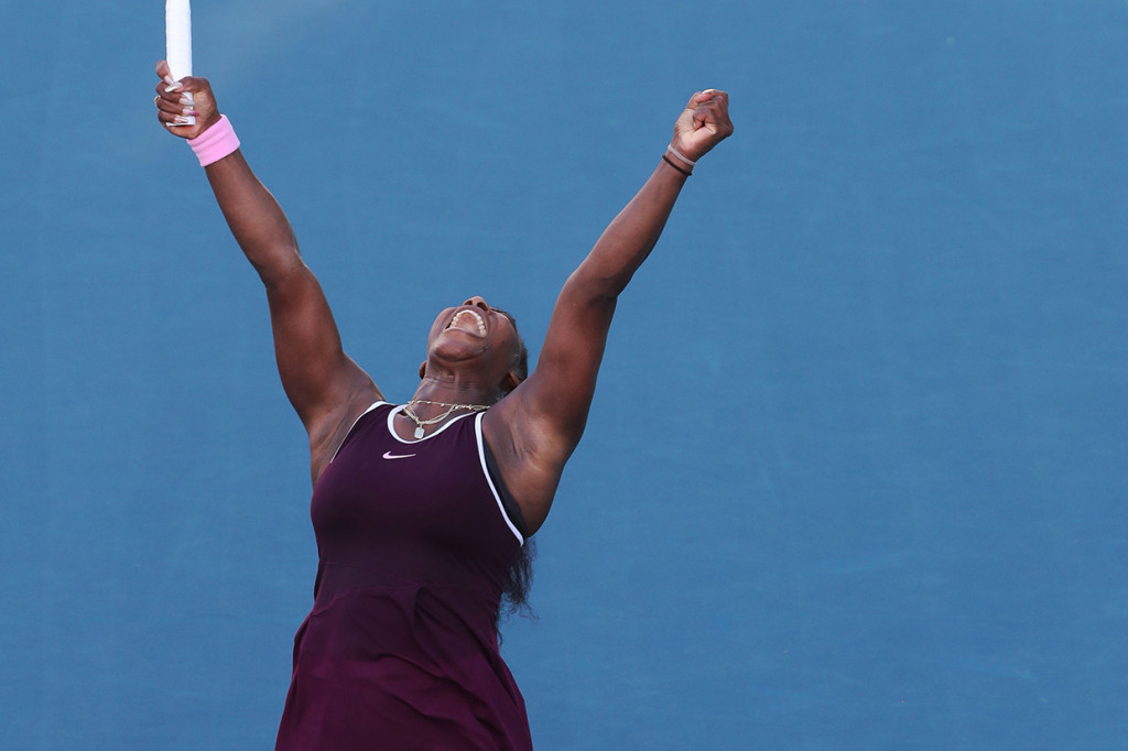 Serena Williams mengalahkan Jessica Pegula dalam pertandingan dua set dengan skor 6-3, 6-4.