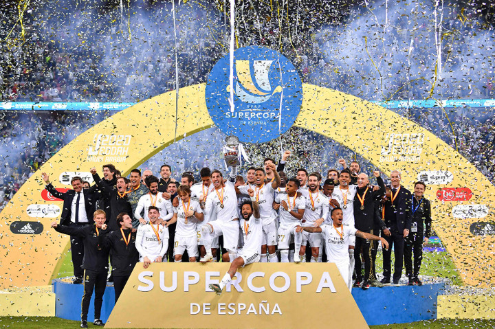 Pemain Real Madrid merayakan kemenangan Piala Super Spanyol di King Abdullah Sports City, Jeddah, Arab Saudi. AFP Photo/Giuseppe Cacace