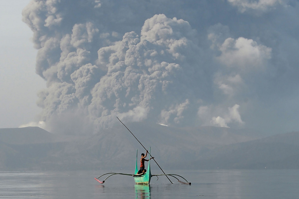 Taal merupakan salah satu gunung berapi kecil, tapi paling aktif di Filipina. Gunung ini telah meletus lebih dari 30 kali dalam lima abad terakhir. 