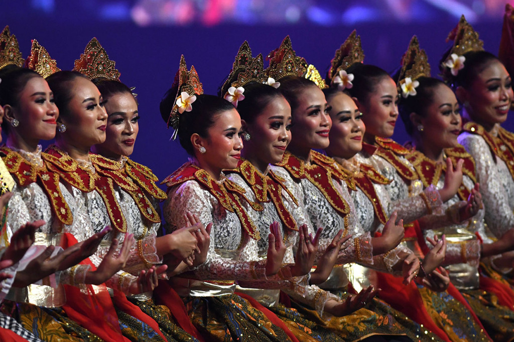 Sejumlah penari menampilkan Tari Saman saat penutupan Rapat Kerja Nasional (Rakernas) I Partai Demokrasi Indonesia Perjuangan (PDIP) di Jakarta.