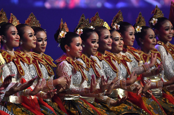 Sejumlah penari menampilkan Tari Saman saat penutupan Rapat Kerja Nasional (Rakernas) I Partai Demokrasi Indonesia Perjuangan (PDIP) di Jakarta.