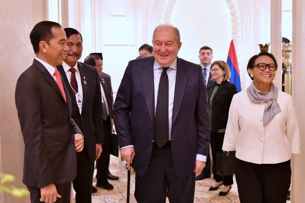 Dalam pertemuan bilateral dengan Presiden Armenia Armen Sarkissian, Presiden Joko Widodo menyampaikan bahwa Indonesia dan Armenia memiliki hubungan sejarah yang cukup lama. 