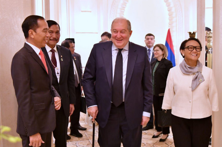 Dalam pertemuan bilateral dengan Presiden Armenia Armen Sarkissian, Presiden Joko Widodo menyampaikan bahwa Indonesia dan Armenia memiliki hubungan sejarah yang cukup lama. 