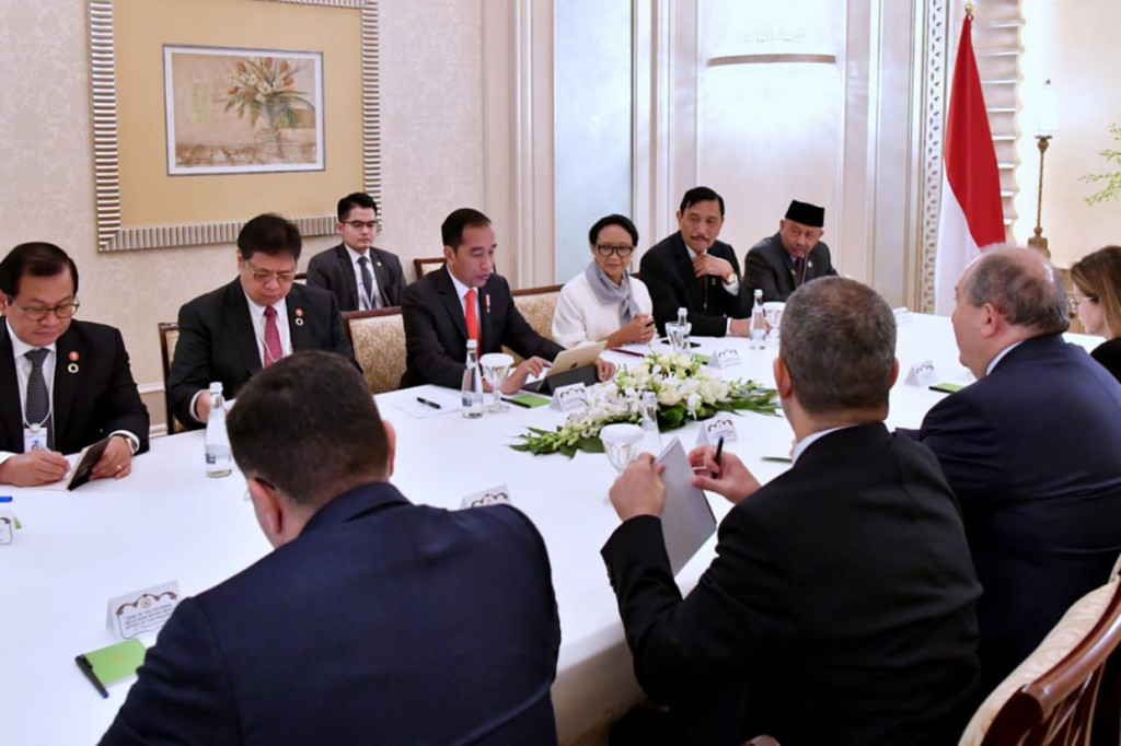 Selain itu, Presiden Jokowi meminta agar Armenia memiliki perjanjian perdagangan bebas dengan Uni Ekonomi Eurasia (Eurasian Economic Union).