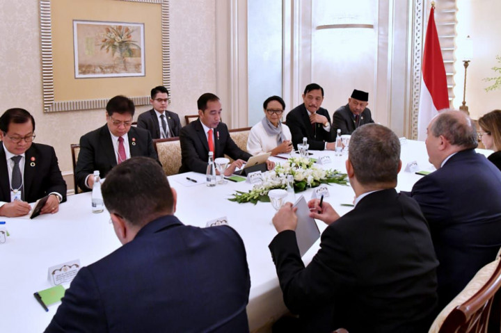 Selain itu, Presiden Jokowi meminta agar Armenia memiliki perjanjian perdagangan bebas dengan Uni Ekonomi Eurasia (Eurasian Economic Union).