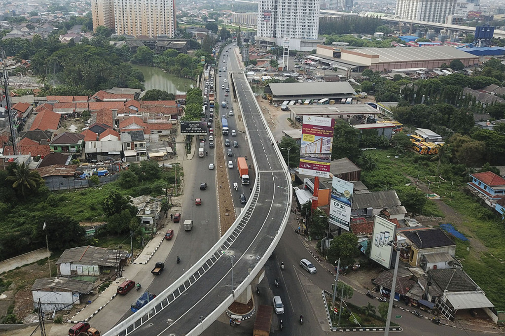 Foto udara pembangunan jalan layang (fly over) Rawapanjang di Bekasi, Jawa Barat.