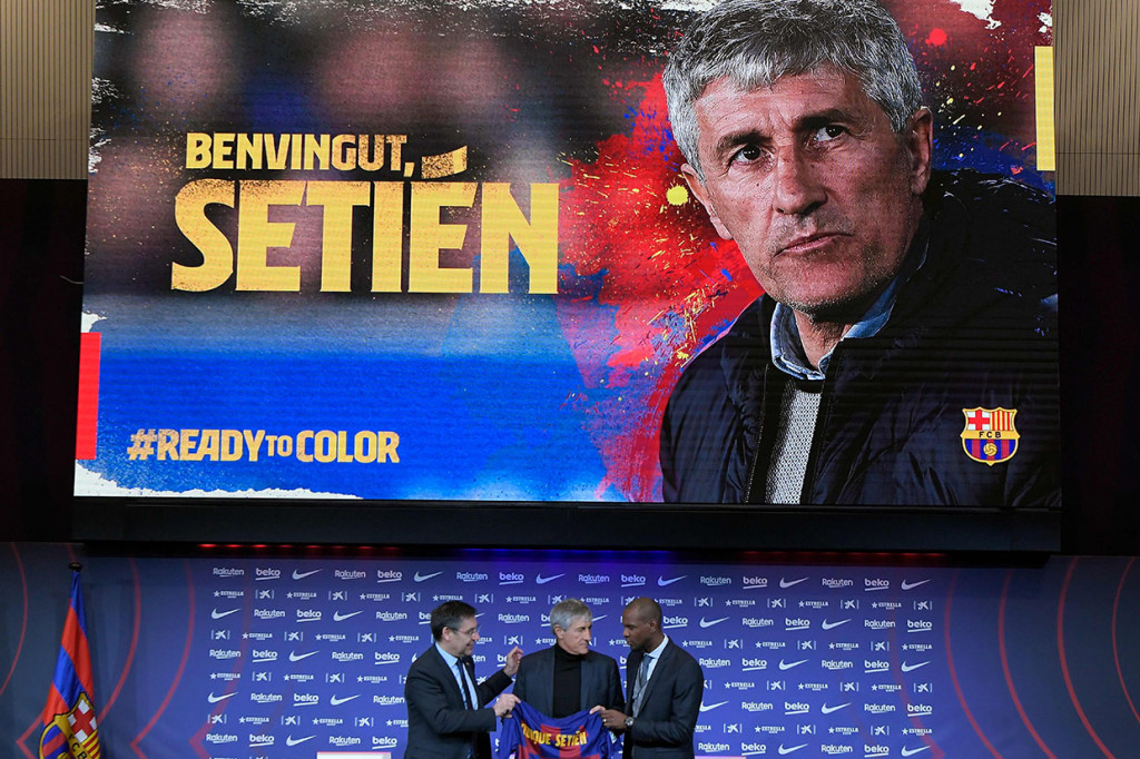 Quique Setien resmi menandatangani kontrak barunya dengan klub Catalan setelah menggantikan Ernesto Valverde. Mantan pelatih Real Betis tersebut dikontrak selama 2,5 tahun atau hingga 30 Juni 2022 mendatang.
