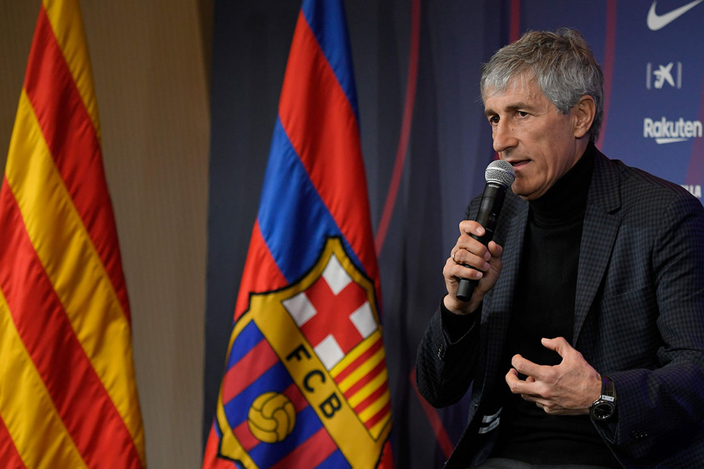 Sebelum menangani Barcelona, pelatih berusia 61 tahun tersebut memiliki pengalaman melatih sejumlah klub di Spanyol, di antaranya Racing Santander (2001-2002), Poli Ejido (2003), Equatorial Guinea (2006), Logrones (2007-2008), Lugo (2009-2015), Las Palmas (2015-2017) dan Real Betis (2017-2019).