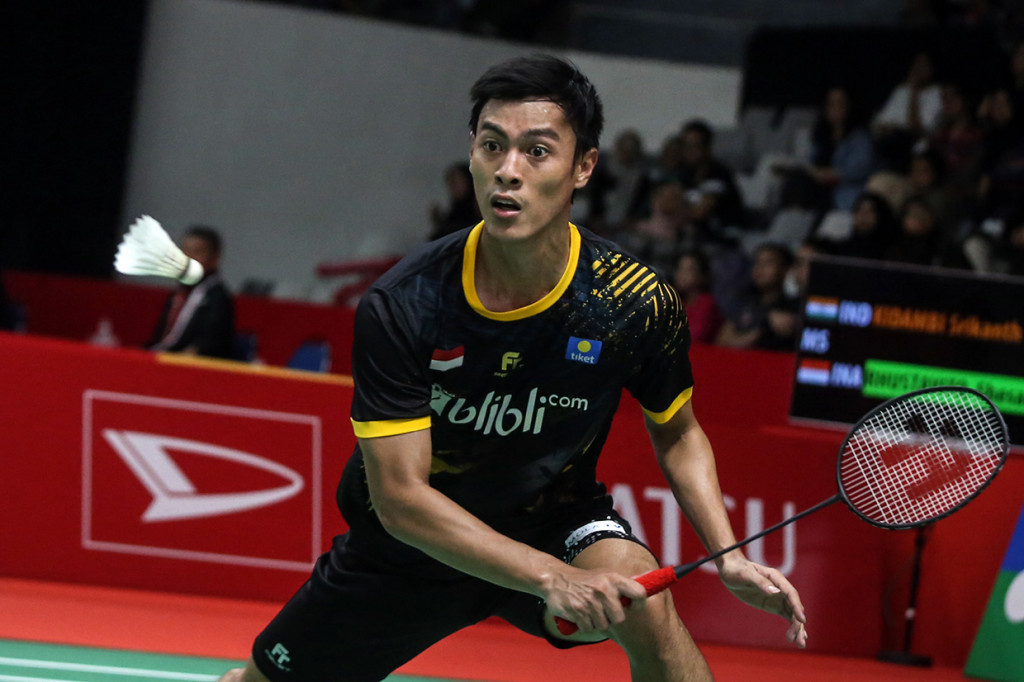 Pebulu tangkis tunggal putra Indonesia Shesar Hiren Rhustavito melangkah ke babak selanjutnya setelah mengalahkan Kidambi Srikanth dengan skor 18-21 21-12 21-14 dalam tempo 63 menit.
