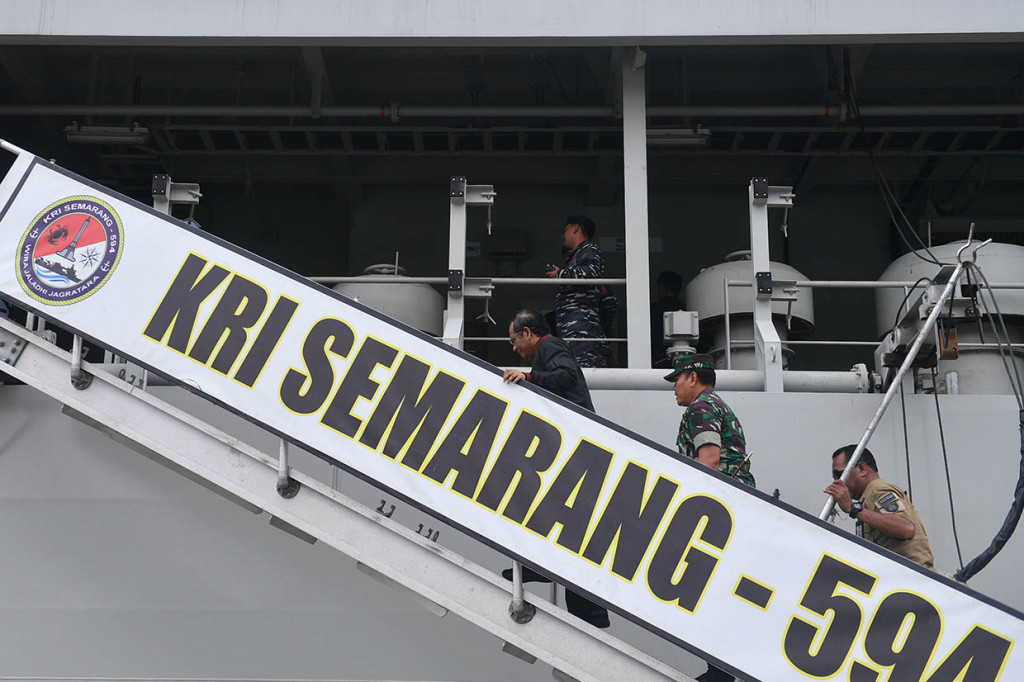 Dalam kesempatan tersebut, Menkopolhukam meninjau alutsista yang tergabung dalam Operasi Siaga Tempur Laut Natuna 2020 yang melakukan operasi pengendalian wilayah laut, khususnya di Zona Ekonomi Ekslusif (ZEE) laut Natuna Utara. 