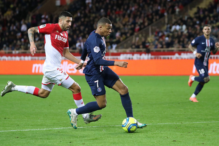 Tim tamu berhasil mencuri gol terlebih dahulu lewat Kylian Mbappe pada menit ke-24. Dia dengan tenang menaklukkan kiper Benjamin Lecomte dalam situasi satu lawan satu setelah menerima umpan terobosan dari Angel Di Maria.