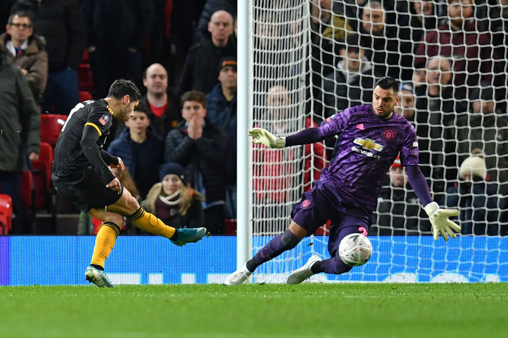 Wolverhampton sempat mencetak gol lewat Pedro Neto pada saat pertandingan baru berjalan 10 menit. Tetapi VAR menganulir gol itu lantaran bola terlebih dulu mengenai tangan Raul Jimenez dari sapuan Harry Maguire.