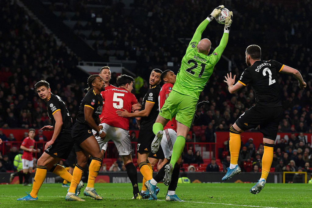 Setelahnya, jual beli serangan kembali terjadi, namun tidak ada gol tercipta hingga jeda.