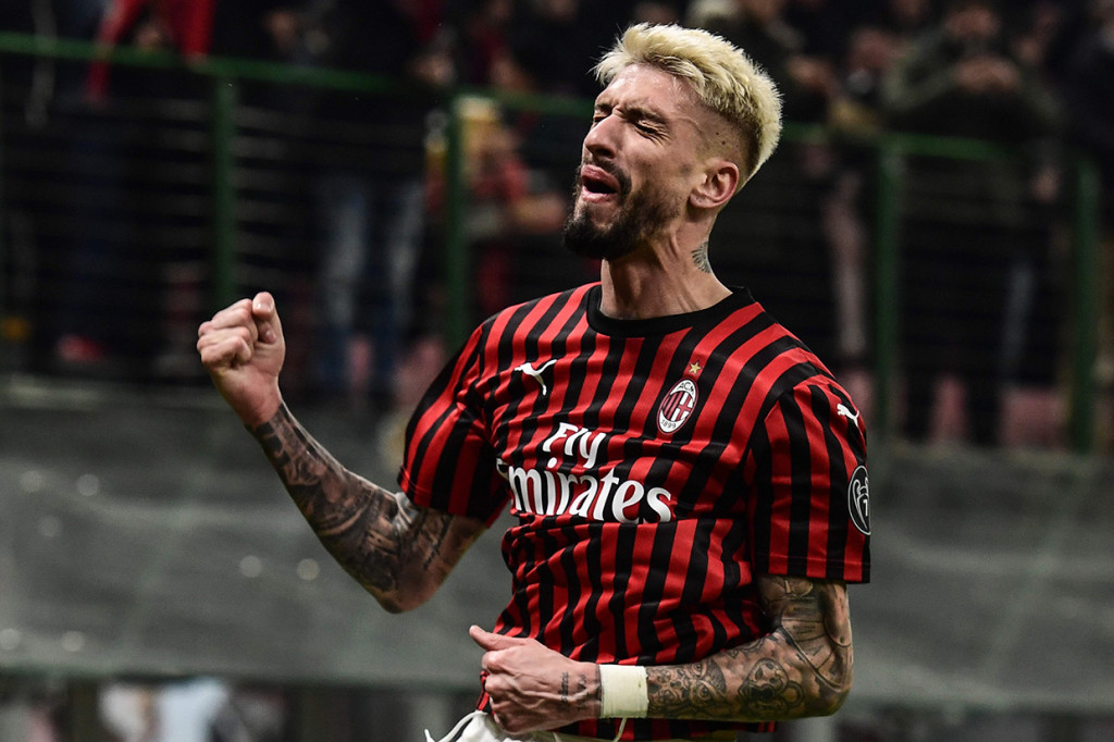 Piatek, pemain asal Polandia kemudian menciptakan 'assist' lewat umpan yang mengaransemen gol kedua dari tendangan melengkung Samu Castillejo satu menit menjelang babak pertama usai.