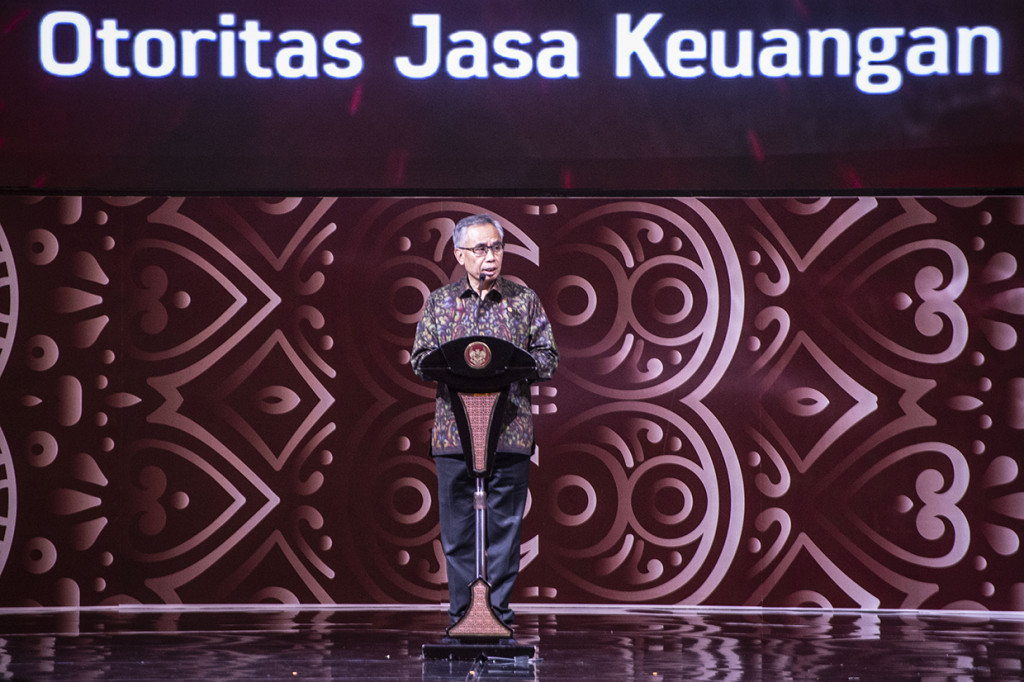 Ketua Dewan Komisioner Otoritas Jasa Keuangan (OJK) Wimboh Santoso memberikan sambutan dalam Pertemuan Tahunan Industri Jasa Keuangan Tahun 2020 di Jakarta.