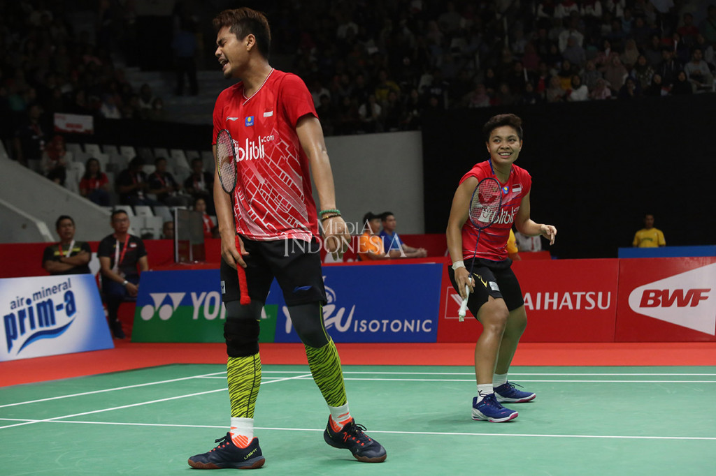 Sayangnya, keberhasilan Praveen/Melati gagal diikuti pasangan Tontowi Ahmad/Apriyani Rahayu. Ganda campuran teranyar Indonesia tersebut harus terhenti di babak kedua setelah ditundukkan pasangan Inggris Chris Adcock/Gabrielle Adcock.