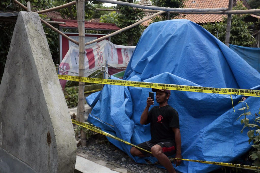 Polda Jawa Tengah menemukan cabang Keraton Agung Sejagad Purworejo pimpinan Totok Santosa di Kabupaten Klaten dengan 28 orang pengikut serta bukti penemuan batu prasasti, sendang, dan seragam kerajaan. 