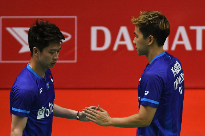 Kevin Sanjaya Sukamuljo/Marcus Fernaldi Gideon menyusul langkah seniornya dengan menundukkan ganda Malaysia Goh Sze Fei dan Nur Izzuddin. 