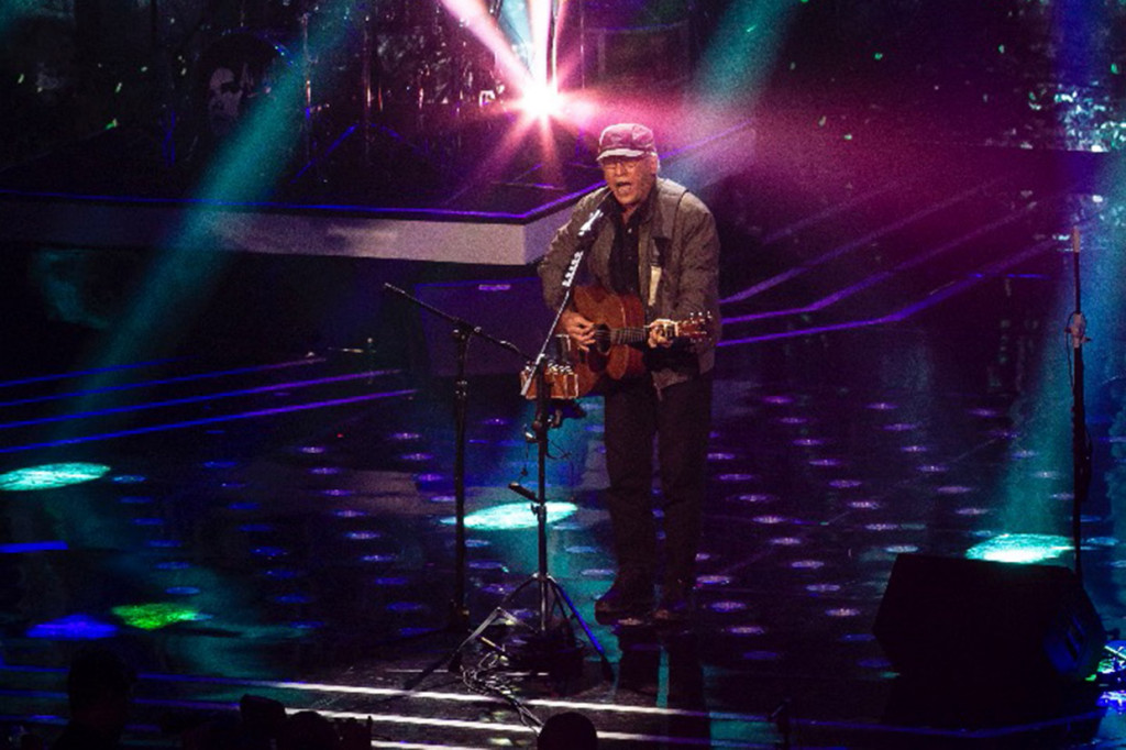 Dalam penampilannya pada 'Mega Konser Akhir Kisah Cinta Si Doel', Iwan Fals membawakan salah satu lagu tenarnya 'Belum Ada Judul'.