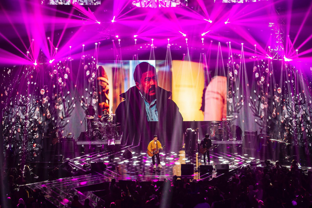 Sebelumnya, grup band Armada tampil membawakan theme song 'Si Doel Anak Sekolahan' versi mereka. Penampilan Rizal dan kawan-kawan mendapat sambutan meriah para penonton.