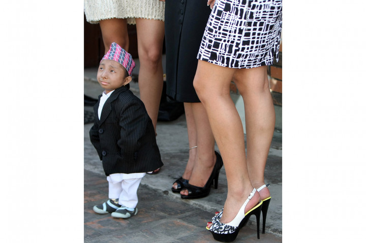 Khagendra Thapa Magar, yang tingginya 67,08 sentimeter (2 kaki 2,41 inci), meninggal karena pneumonia di sebuah rumah sakit di Pokhara, 200 kilometer dari Kathmandu, tempat ia tinggal bersama orang tuanya.