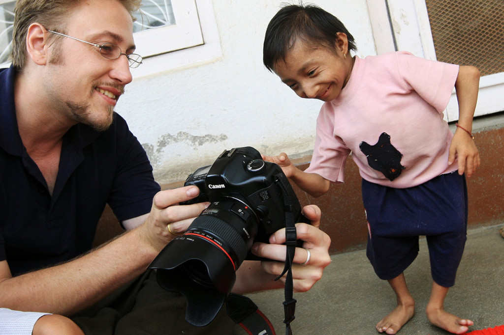 Dengan meninggalnya Magar, rekor untuk manusia terpendek dunia sekarang dipegang oleh Edward 'Nino' Hernandez dari Kolombia, seorang DJ reggaeton yang tingginya 70,21 sentimeter, kata Guinness.