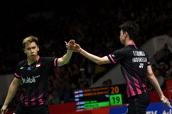 Ganda putra unggulan pertama yang berjuluk 'The Minions' itu lolos ke babak final setelah menang dua gim langsung 21-19 dan 21-19. Kevin/Marcus akan bertemu seniornya Mohammad Ahsan/Hendra Setiawan.
