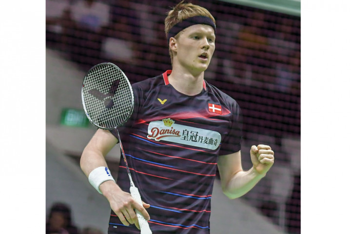 Anders Antonsen melangkah ke final usai menang atas lawannya asal Hong Kong Lee Cheuk Yiu dengan skor 21-9 dan 21-14. 