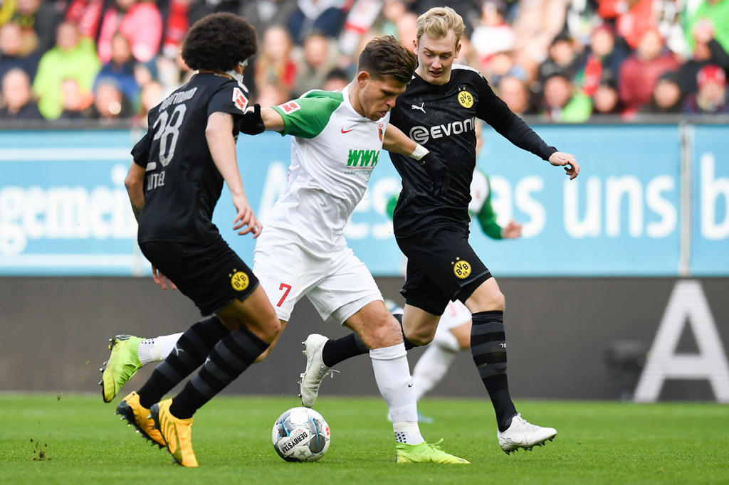 Enam menit berselang, tim tamu memperkecil kedudukan menjadi 1-2 lewat Julian Brandt.