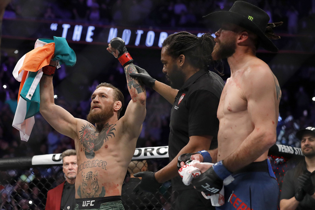 Conor McGregor (21-4 MMA, 9-2 UFC) kembali ke oktagon setelah absen sejak menderita kekalahan submission dari Khabib Nurmagomedov pada Oktober 2018.