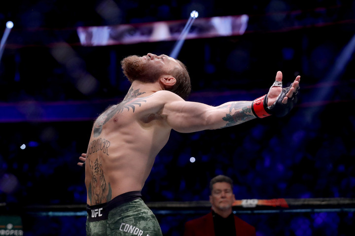 Dean menghentikan pertarungan dan memberi kemenangan TKO untuk McGregor.
