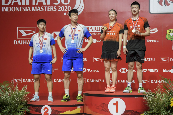 Pasangan Zheng Si Wei dan Huang Ya Qiong berhasil menjadi juara setelah mengalahkan Wang/Huang dengan skor 21-9 dan 21-9. 