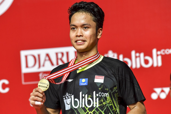 Anthony Ginting menjadi juara setelah menang dengan skor 17-21, 21-15 dan 21-9. Antara Foto/Galih Pradipta