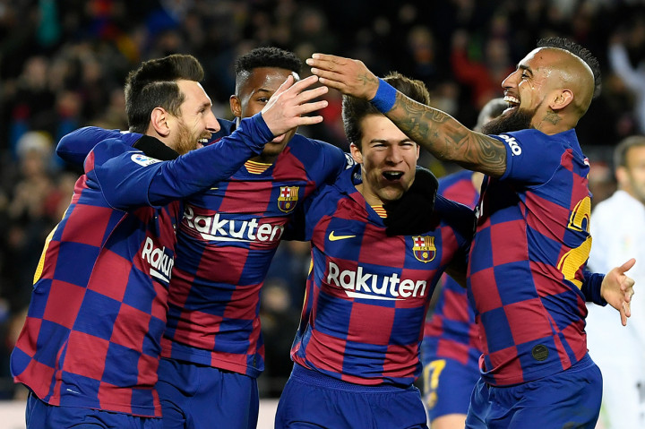 Barca kini juga kembali duduk di puncak klasemen Liga Spanyol dengan 43 poin diraih. Poin yang mereka punya sama dengan yang dikoleksi Real Madrid.