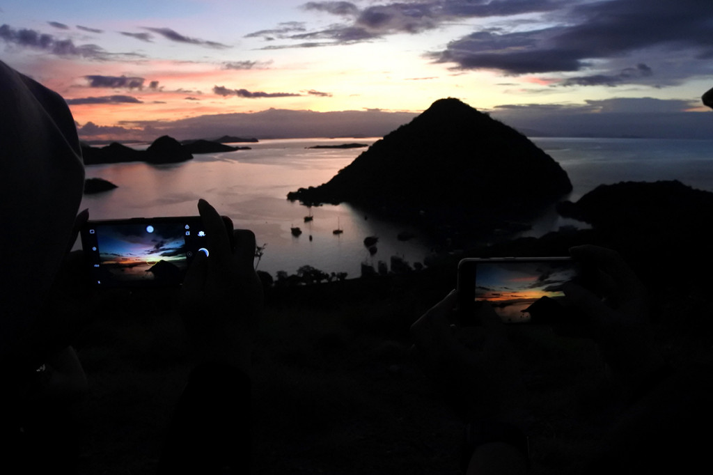 Bukit Silvia merupakan salah satu kawasan wisata yang sering dipadati oleh wisatawan domestik dan mancanegara yang ingin menyaksikan sunset. 