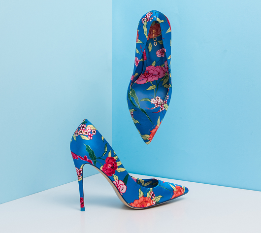 Stiletto, umumnya memiliki hak sepatu tipis, panjang, dan tajam serta terbuat dari besi. (Foto: Dok. Unsplash.com)