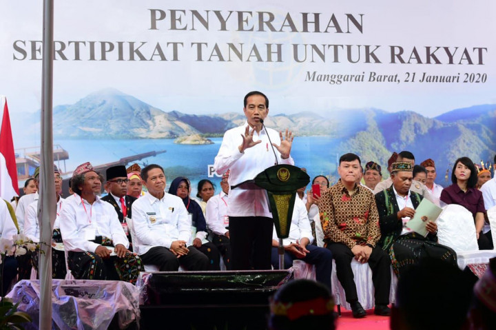 Dalam sambutannya, Presiden menjelaskan alasan pemerintah terus mendistribusikan sertifikat hak atas tanah untuk rakyat. Salah satunya, masih maraknya konflik dan sengketa tanah yang terjadi di seluruh Tanah Air. 