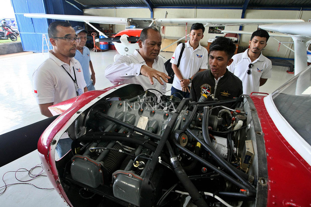 Pemuda asal Kelurahan Pallameang, Kabupaten Pinrang, Provinsi Sulawesi Selatan, tersebut terkenal setelah video yang menampilkan dia menerbangkan pesawat di Pantai Ujung Tape menjadi viral. Pesawat bermesin motor Kawasaki Ninja 150cc buatan Haerul berhasil mengudara selama sekitar satu menit 25 detik hanya dengan bekal pengetahuan yang dia peroleh dari internet dan saluran YouTube.
