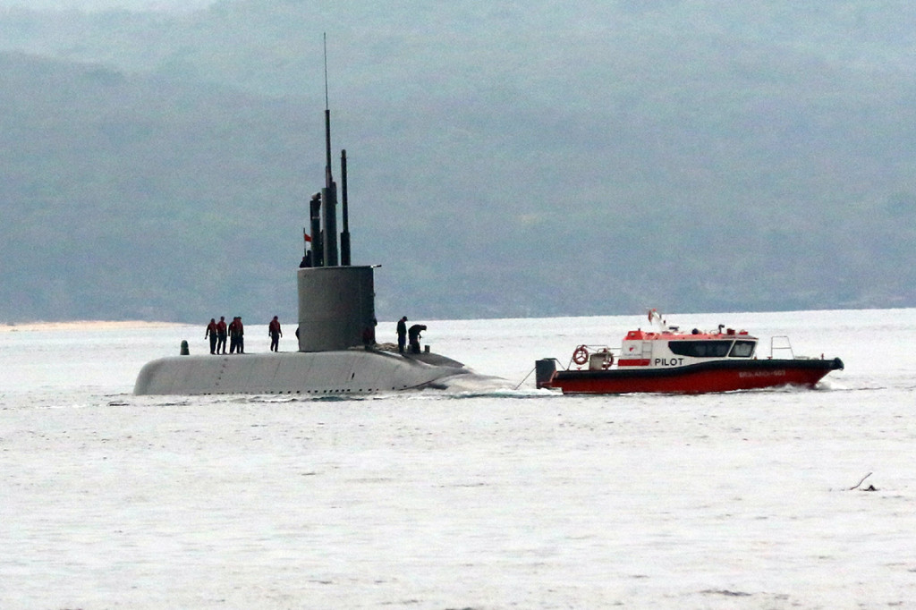 Indonesia telah memesan tiga kapal selam dari DSME. Dua unit dibuat di Korsel yaitu KRI Ardadeli 4-4 dam KRI Nagapasa 403. Sementara KRI Alugoro 405 diproduksi di dalam negeri, yaitu di galangan kapal PT PAL. Keberhasilan membangun KRI Alugoro membuat Indonesia menjadi satu-satunya negara kawasan ASEAN yang mampu membuat kapal selam.