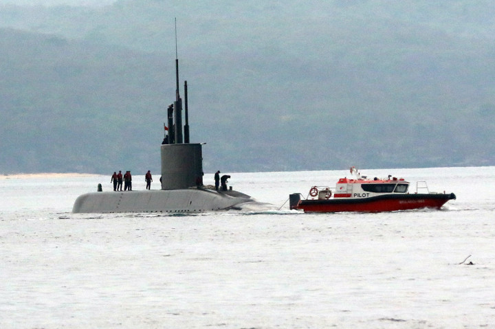 Indonesia telah memesan tiga kapal selam dari DSME. Dua unit dibuat di Korsel yaitu KRI Ardadeli 4-4 dam KRI Nagapasa 403. Sementara KRI Alugoro 405 diproduksi di dalam negeri, yaitu di galangan kapal PT PAL. Keberhasilan membangun KRI Alugoro membuat Indonesia menjadi satu-satunya negara kawasan ASEAN yang mampu membuat kapal selam.