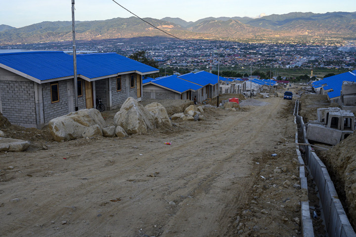 Sementara itu Kementerian PUPR mempercepat proses pembangunan hunian tetap tahap pertama sebanyak 1.600 unit bagi korban bencana di shelter Balaroa, Sulteng, dengan target dapat digunakan pada April 2020.