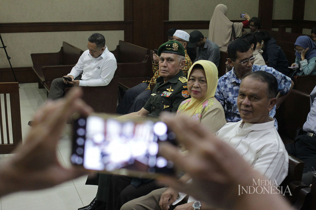Terdakwa kepemilikan senjata api ilegal Mayor Jenderal Purnawirawan TNI Kivlan Zen bersiap menjalani sidang lanjutan di Pengadilan Negeri Jakarta Pusat, Jakarta.