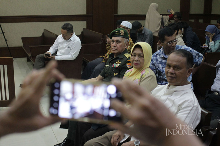 Terdakwa kepemilikan senjata api ilegal Mayor Jenderal Purnawirawan TNI Kivlan Zen bersiap menjalani sidang lanjutan di Pengadilan Negeri Jakarta Pusat, Jakarta.