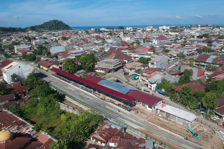 Pengaktifan jalur kereta api peninggalan penjajahan Belanda tersebut nantinya untuk penumpang dan layanan wisata kota tua.