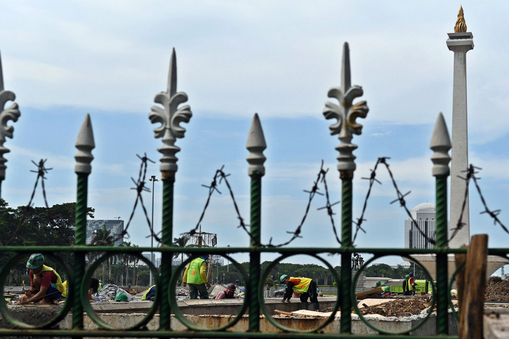 Atas hal tersebut, Kepala Dinas CKTRP DKI Jakarta Heru Hermawanto belum memutuskan akan menghentikan revitalisasi Monas seperti saran DPRD DKI Jakarta karena dia akan melapor pada Gubernur DKI Jakarta Anies Baswedan untuk koordinasi. 