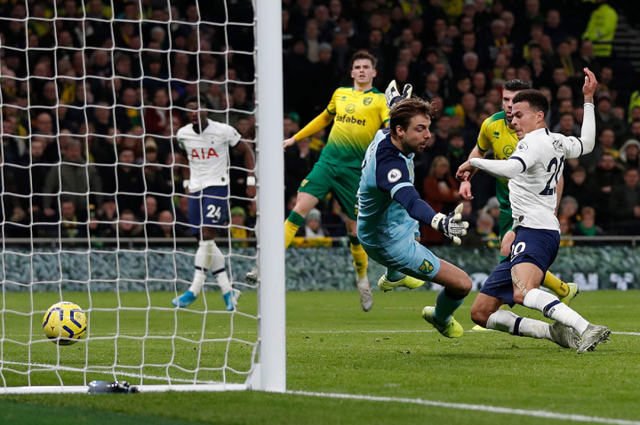 Tottenham unggul lebih dulu lewat gol Dele Alli di menit ke-38. 