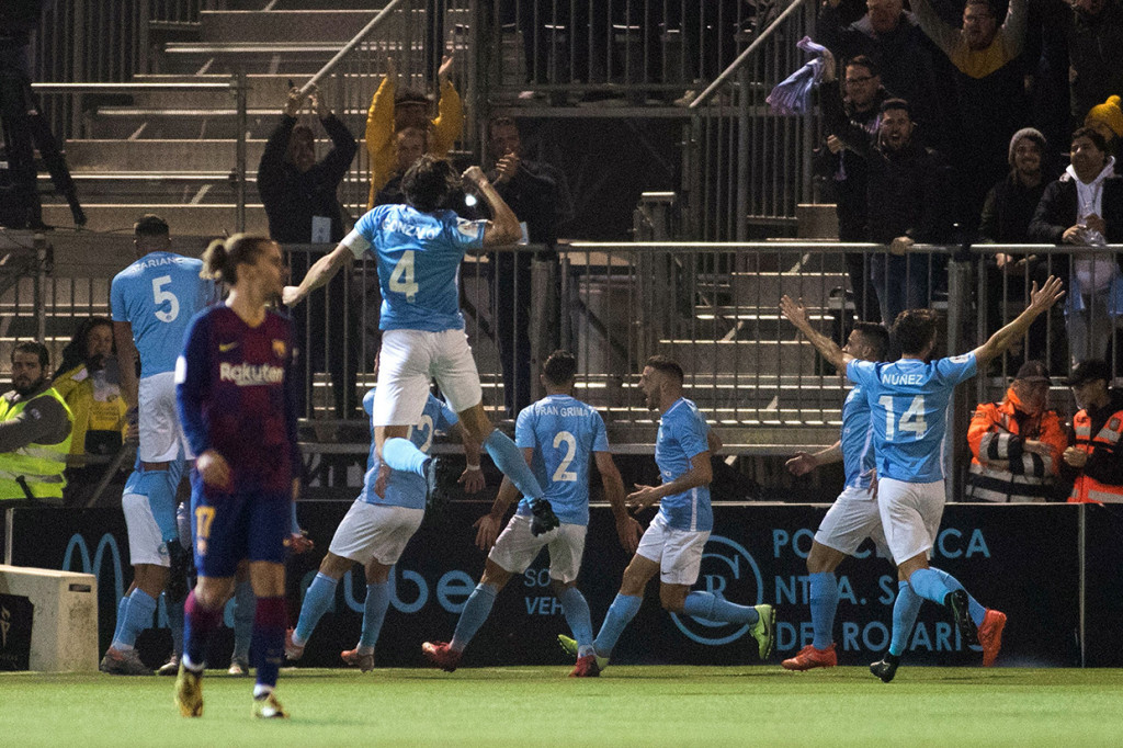 Bahkan Blaugrana harus tertinggal terlebih dahulu saat laga baru berjalan sembilan menit lewat Javi Perez.