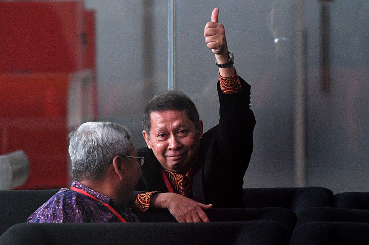 RJ Lino diperiksa sebagai tersangka kasus dugaan korupsi pengadaan tiga unit Quay Container Crane (QCC) di Pelindo II.