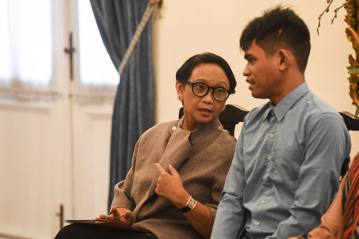 Farhan merupakan dua dari tiga orang yang sempat disandera oleh Abu Sayyaf. Ia, bersama dua WNI lainnya yang bernama Maharudin dan Samiun, diculik ketika melaut di perairan Tambisan, Lahad Datu, Malaysia.